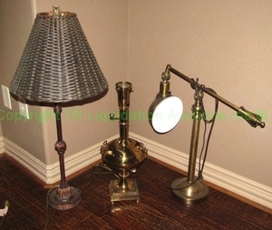 lot 160 image: Table and desk top lamps as shown