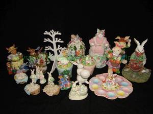 lot 183 image: Easter rabbit ceramic and more decor