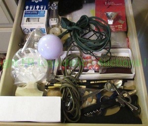 lot 133 image: Misc. household items contents of drawer