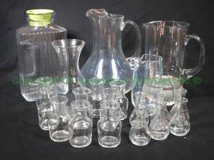 lot 378 image: Assorted glass serving ware as shown