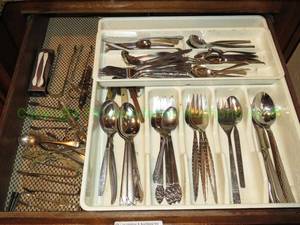 lot 344 image: Assorted sivlerware including Empire Hotels, Oneidacraft