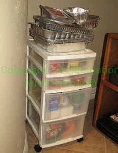 lot 350 image: Assorted tin baking dishes and serilite storage drawer unit with contents