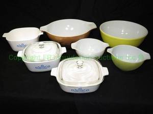 lot 391 image: Vintage Pyrex mixing bowls and Corning ware baking dishes