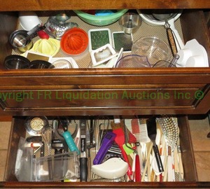 lot 401 image: Assorted kitchen utensils contents of 2 drawers as shown