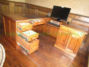 lot 210 image: Solid oak wood L-desk