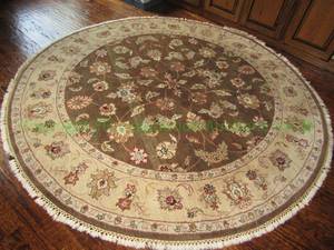 lot 214 image: Area rug approx. 48 wide