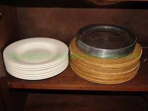 lot 261 image: Classic Oneida plates and chargers