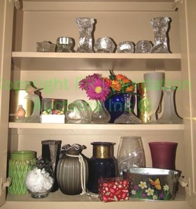 lot 327 image: Assorted glass and cramic vases and glassware