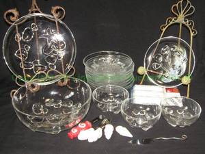 lot 318 image: Made in France glass serving ware plus as shown