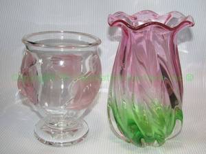 lot 276 image: Hand blown glass vase and pedestal vase