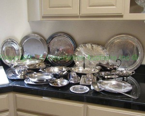 lot 302 image: Assorted silver plated serving ware as shown
