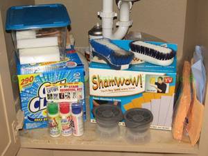lot 304 image: Assorted cleaning supplies including Oxi Clean, Shamwow plus