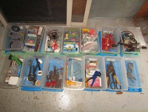 lot 500 image: Assorted household tools and hardware