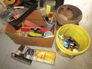 lot 489 image: Assorted paint supplies and more as shown