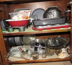 lot 395 image: Assorted baking pans as shown
