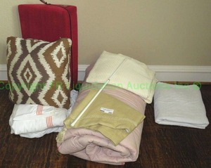 lot 282 image: Blankets and towels as shown