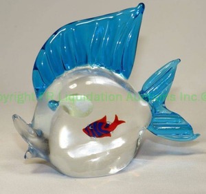 lot 423 image: Murano hand blown glass fish inside a fish 5 x 6