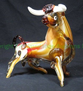 lot 428 image: Cristales de Chihuahua hand blown glass Toro 8.50 x 8