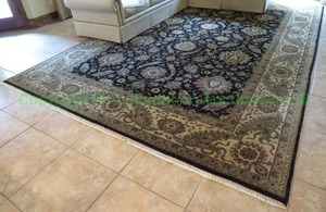 lot 432 image: Wool area rug 10ft x 14ft