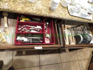 lot 394 image: Contents of 2 drawers including utensils and knives