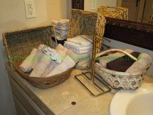 lot 435 image: Home Classics bath towels and more