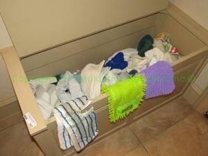 lot 437 image: Assorted towels and rags plus