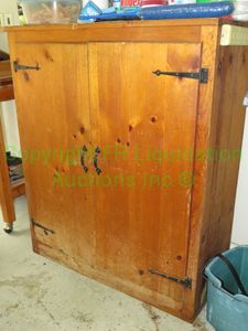 lot 444 image: Pine wood double door storage cabinet, 44 x 16 x 44
