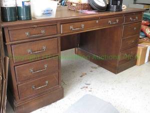 lot 459 image: Walnut veneer double pedestal executive desk, 66 x 34 x 30