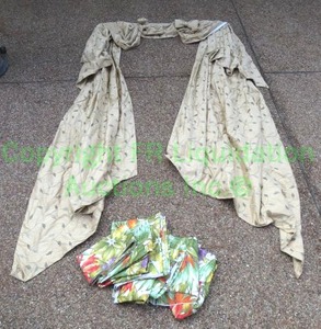 lot 484 image: Curtain set as shown