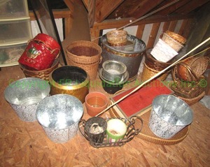 lot 86 image: Assorted baskets and planters as shown
