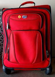 lot 6 image: Nice American Tourister 4 wheel Suitcase - Red