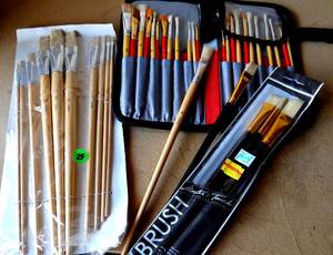 lot 29 image: LARGE COLLECTION OF NEW PAINT BRUSHES