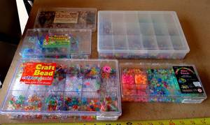 lot 31 image: DECORATIVE BEAD LOT