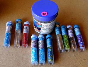 lot 32 image: DECORATIVE BEAD & SPARKLE LOT