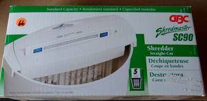 lot 66 image: SHREDMASTER SC90 STRAIGHT CUT SHREDDER - NEW IN BOX