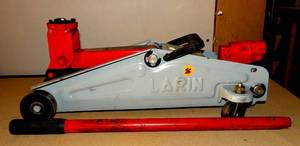 lot 96 image: LARIN 2 TON FLOOR JACK