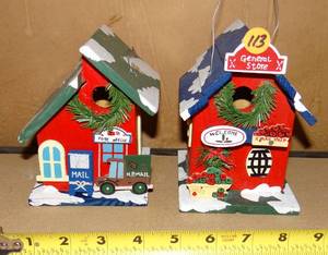 lot 113 image: CUTE SET OF WOODEN BIRD HOUSE THEMED CHRISTMAS ORNAMENTS