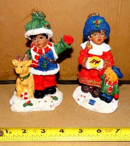 lot 114 image: PAIR OF CHRISTMAS FIGURINES