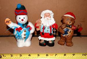 lot 115 image: TRIO OF CHRISTMAS THEMED FIGURINES