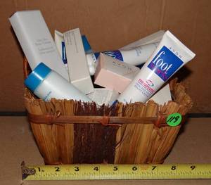 lot 119 image: WOODEN BASKET FULL OF AVON PRODUCTS