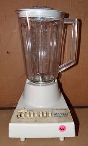 lot 121 image: VINTAGE HAMILTON BEACH 14 SPEED BLENDER