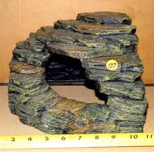 lot 127 image: LARGE AQUARIUM ROCK FORMATION