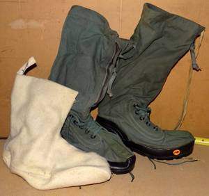 lot 144 image: EXTREME COLD WEATHER MILITARY BOOTS