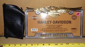 lot 154 image: NEW HARLEY DAVIDSON LICENSE PLATE FRAME AND LEATHER PATCH