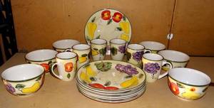 lot 160 image: NICE COLLECTION OF COLORFUL DINNERWARE