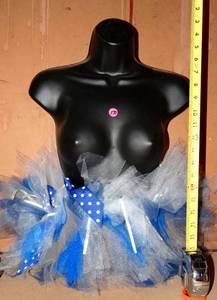 lot 170 image: MANNEQUIN BUST WITH OUTFIT AS SHOWN