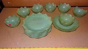 lot 182 image: VINTAGE GREEN GLASSWARE