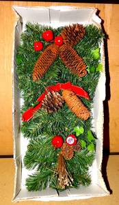 lot 184 image: NICE CHRISTMAS WREATH DECORATION