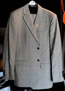 lot 188 image: MENS WAREHOUSE RACK PULL  - JOSEPH & FEISS SUIT (42L36W)