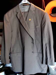 lot 189 image: MENS WAREHOUSE RACK PULL  - KENNETH COLE SUIT (60R56W)